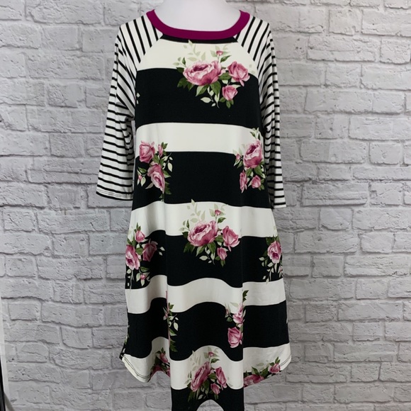 NWT Black & White Striped & Floral Pockets Dress - Picture 2 of 5